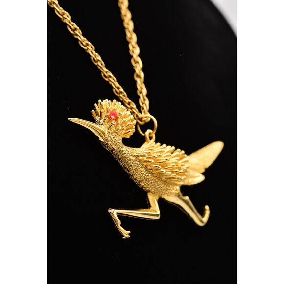 Vintage Roadrunner Necklace Pendant Brushed Textured Gold Tone Chunky 1980s Bin2 - Picture 4 of 12